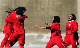 تساوی امتیازات در دربی فوتبال زنان/ برد پرگل شاگردان ایراندوست 

