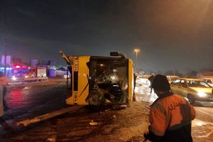 واژگونی اتوبوس مسافربری در غرب تهران/ ۱۵ تن مصدوم شدند/ ویدئو