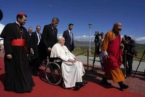 سفر پاپ به مغولستان/ پیام به چین: نترسید/ سفر مخفیانه مسیحیان چینی برای دیدار پاپ/ عکس
