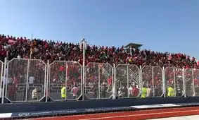 ورود هواداران بدون بلیت به ورزشگاه / مدیرعامل نساجی: تا هواداران پرسپولیس بیرون نروند، تیم را به زمین نمی‌فرستیم/ درگیری شدید هواداران پرسپولیس و نساجی/ ویدئو