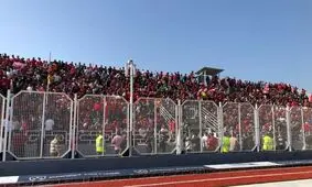 ورود هواداران بدون بلیت به ورزشگاه / مدیرعامل نساجی: تا هواداران پرسپولیس بیرون نروند، تیم را به زمین نمی‌فرستیم/ درگیری شدید هواداران پرسپولیس و نساجی/ ویدئو