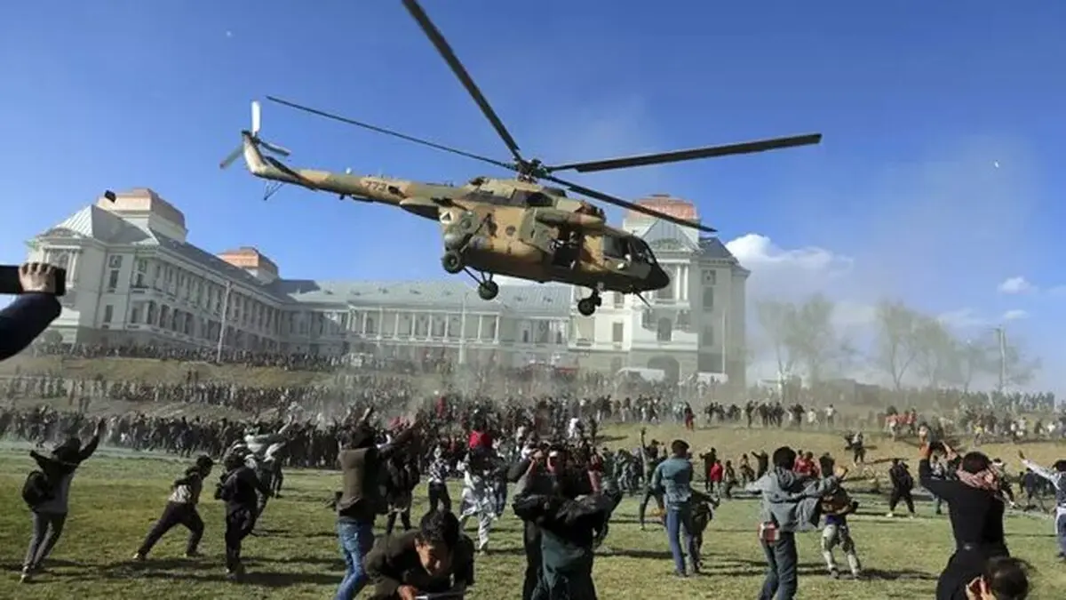 جزئیات فرار اشرف غنی و همراهانش از کاخ تا امارات؛ چهار هلی‌کوپتر ۵۴ سرنشین