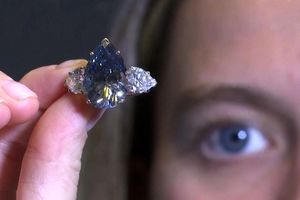 حراج بزرگترین الماس آبی جهان به قیمت ۵۰ میلیون دلار/ ویدئو