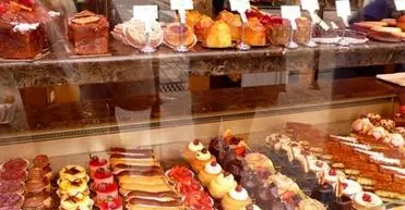 سرانه مصرف شیرینی نصف شد!