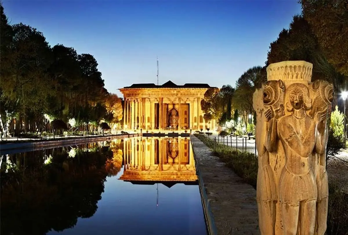 اقدام زیبای اصفهانی‌ها برای حفاظت از چهل‌ستون/ عکس