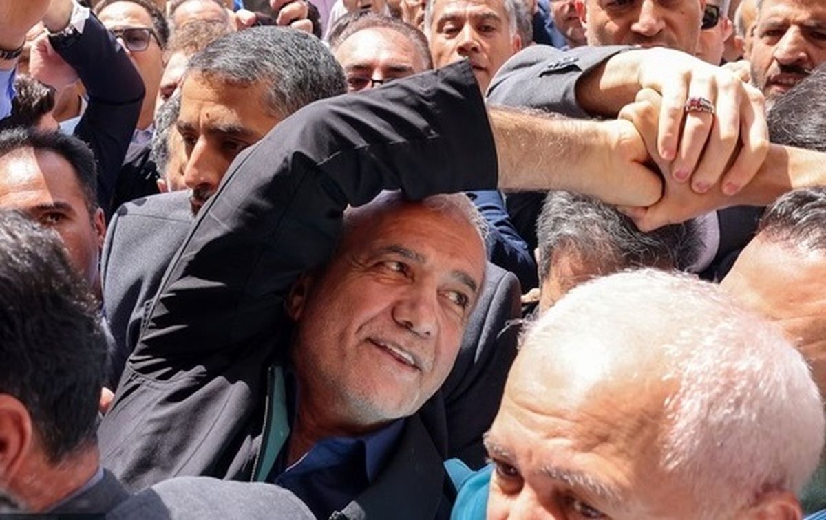 گاردین: اصلاح طلب ها در ایران جان دوباره گرفتند/ رای دهندگان ایرانی سنت شکنی کردند/ غرب باید میان تعامل با پزشکیان یا ادامه تحریم، یکی را انتخاب کند