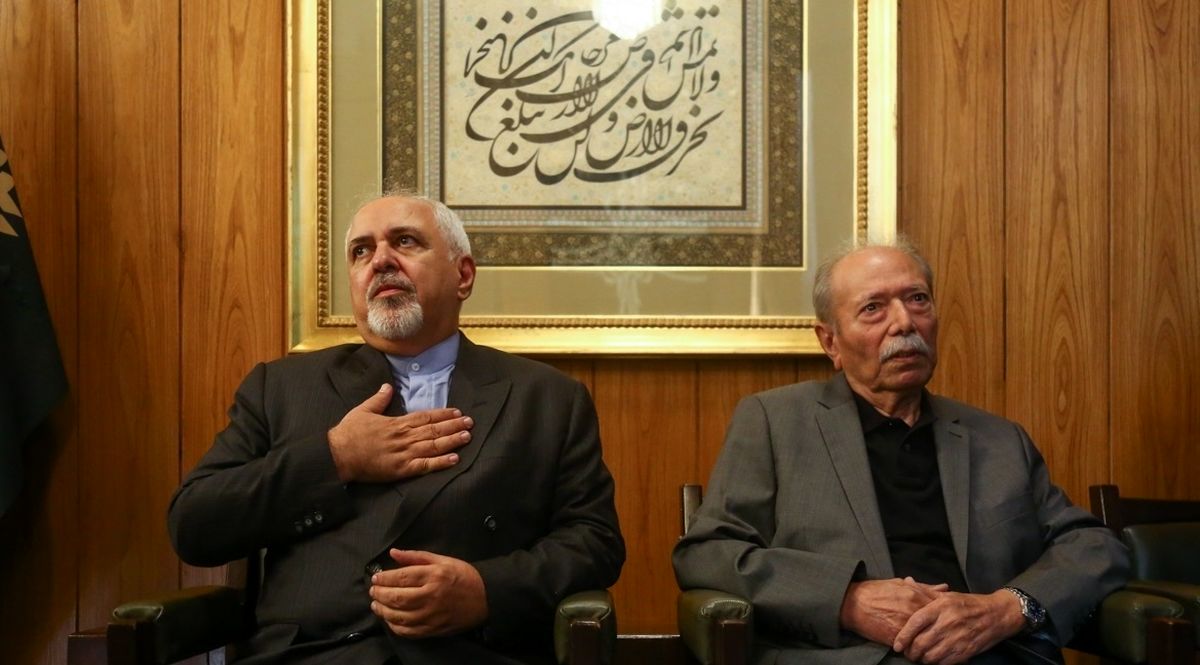 ظریف، ناطق و علی نصیریان در مراسم یادبود مادر مسجد جامعی