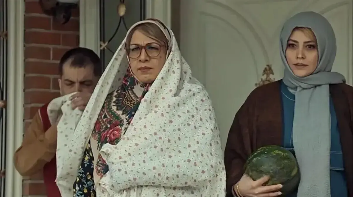 گریم زنانه رضا عطاران و عباس جمشیدی‌فر در «خانم والده»/ ویدئو