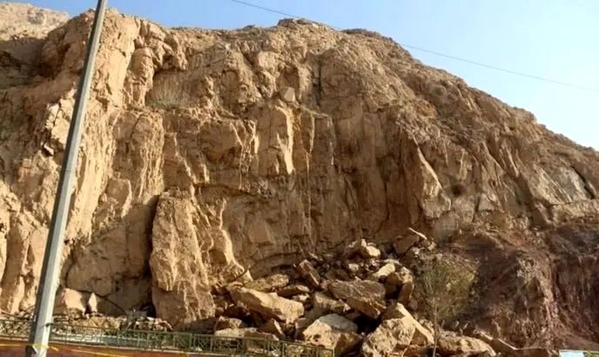 ریزش دیواره کوه بیبی شهربانو؛ احتمال تخریب کامل