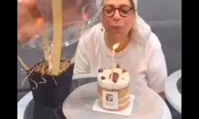 سورپرایز تولد 70 سالگی گوهر خیراندیش با کیک چند لایه/ ویدئو