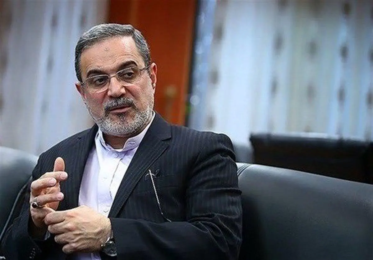 سرود سلام فرمانده را با بخشنامه وزیر و با اجبار در مدارس پخش کردند/ ویدئو