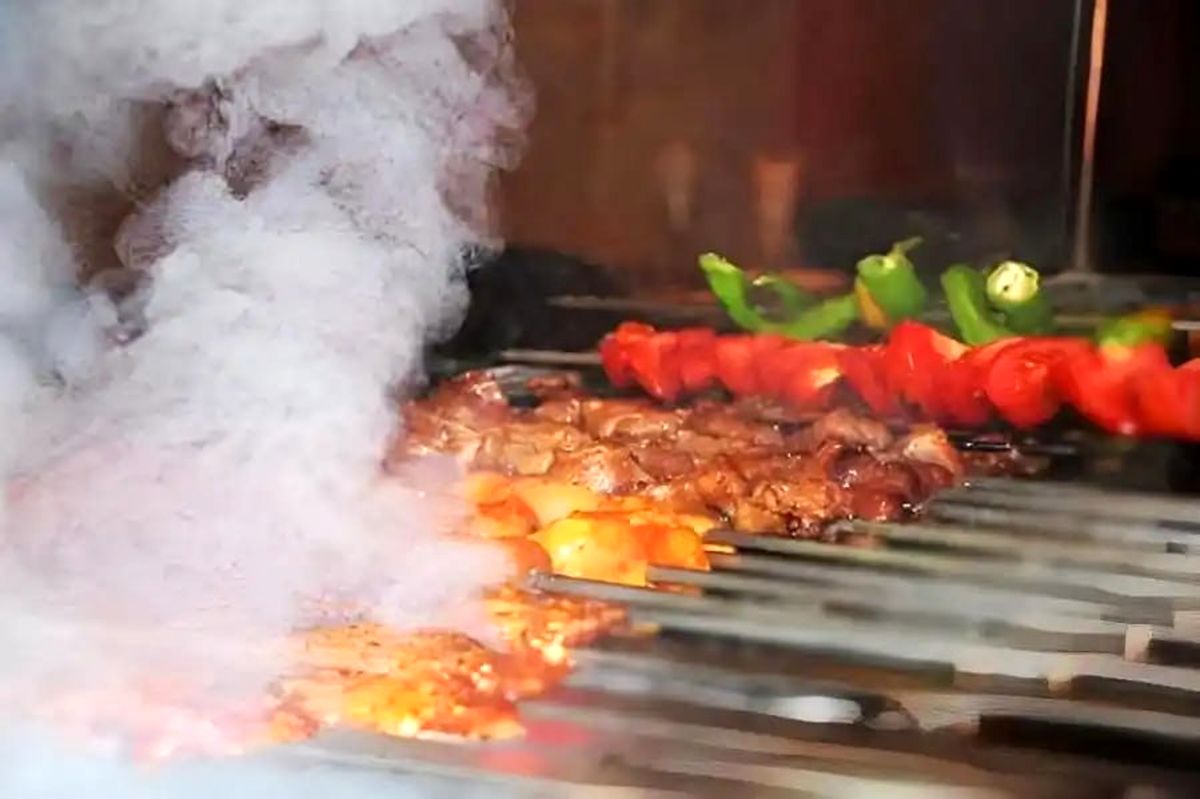 چگونه سرطان را همراه غذا میخوریم؟