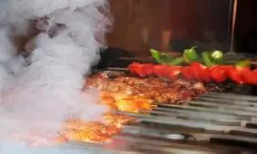 چگونه سرطان را همراه غذا می‌خوریم؟