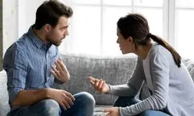 وقتی همسرتان به خاطر هر چیزی به شما سرکوفت می زند، چه کار می توانید بکنید؟