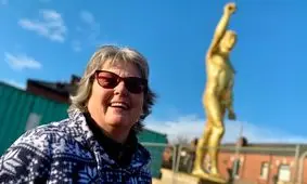 جنجال بازگشت مجسمه شورت/شورای شهر برای مجسمه شورت می‌دوزد! 