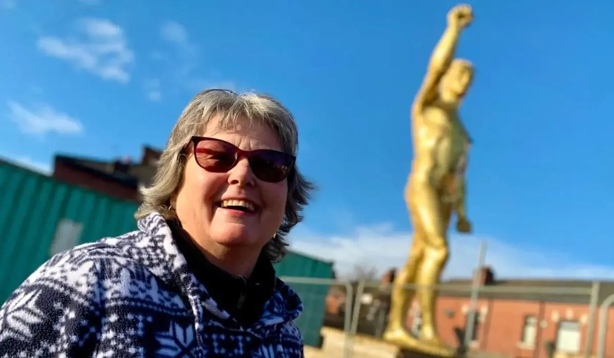 جنجال بازگشت مجسمه شورت/شورای شهر برای مجسمه شورت می‌دوزد! 