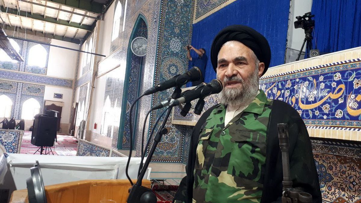 از امام جمعه کفنپوش تا امامت با یونیفورم نظامی