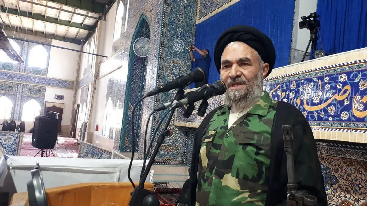از امام‌ جمعه کفن‌پوش تا امامت با یونیفورم‌ نظامی