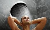 محققان بالاخره پاسخ دادند؛ دوش گرفتن در صبح بهتر است یا شب؟

