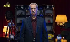 سیاوش طهمورث یک مسابقه تلویزیونی را هدایت می‌کند