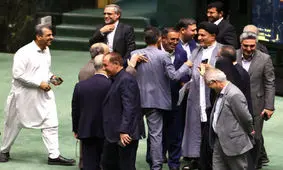 نامه هشدار تورمی ۵۱ نماینده به مسئولان ارشد نظام