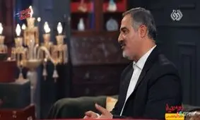 قاری قرآن و مجری برنامه‌ی مذهبی "محفل"، پسر دایی علیرضا قربانی، خواننده‌ی مشهور است