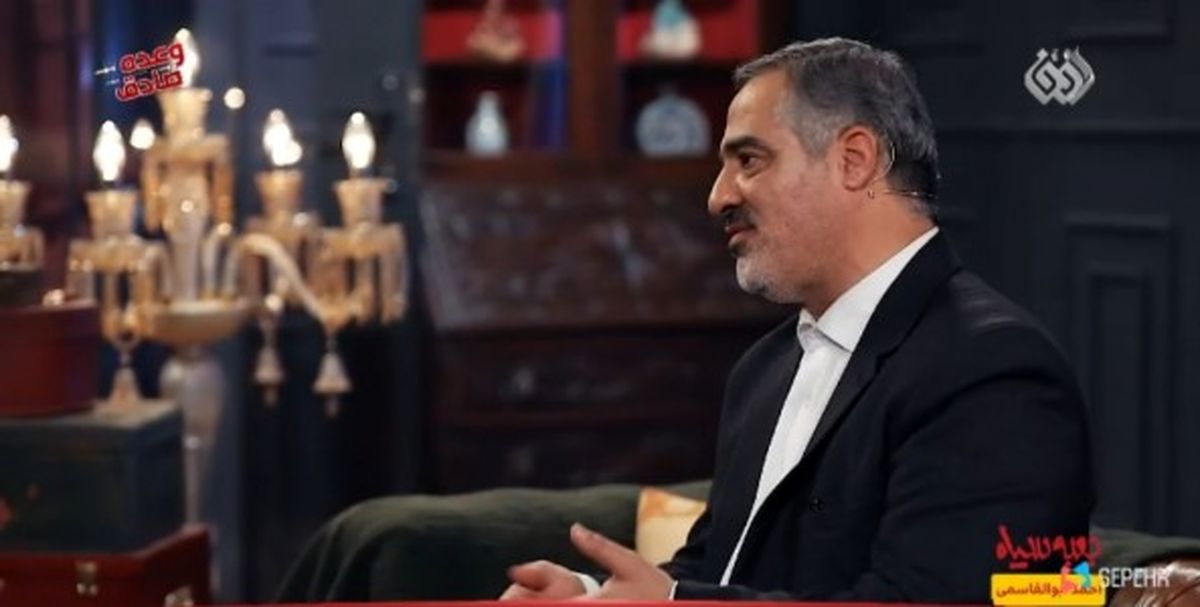 قاری قرآن و مجری برنامهی مذهبی "محفل"، پسر دایی علیرضا قربانی، خوانندهی مشهور است