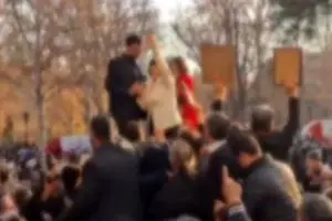 بازداشت موقت تعدادی از فعالان سیاسی از جمله نرگس محمدی در مراسم ترحیم خسرو علی کردی