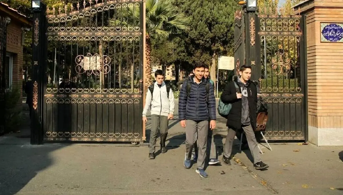 سفر در زمان؛ کالج آمریکایی (دبیرستان البرز) تهران؛ سال 1305