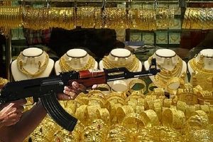 حمله وحشیانه سارقین مسلح به طلا فروشی