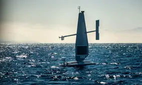 فرمانده کل ارتش : توقیف شناورهای آمریکایی سودی برای ما ندارد