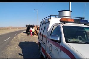 واژگونی کامیون با 2 مصدوم در محور مشهد- نیشابور