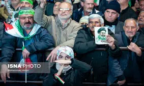 مداحی به جای خود، چرا در تجمعات خیابانی شبانه، سرودهای «ای ایران» و «ایران‌ای سرای امید» را پخش نمی کنید؟