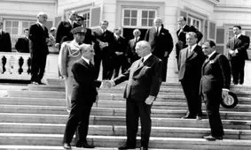 خاطرات علم: مطمئن هستم که شاه قطعا در فکر تهیه بمب اتمی است
