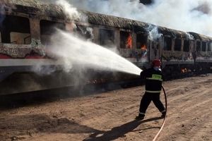 آتش سوزی قطار حومه ای هشتگرد - تهران/ آتش‌سوزی قطار در فردیس تلفات نداشت