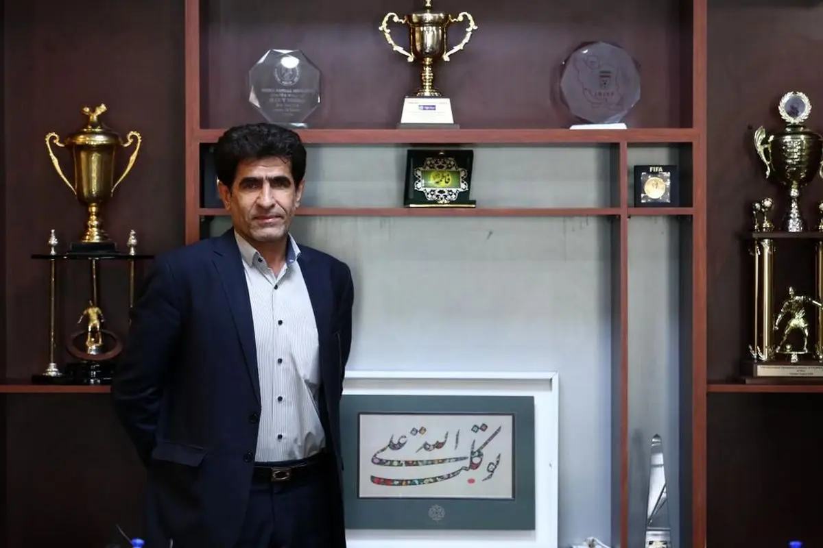 واکنش عضو هئیت رئیسه فدراسیون فوتبال به پاداش ۱۴۰ میلیاردی قلعه‌نویی: این پاداش‌‌ها نسبت به گذشته خیلی ناچیز است!