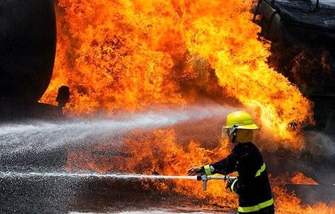 وقوع آتش سوزی در شهرک خاتم کرج/ ویدئو