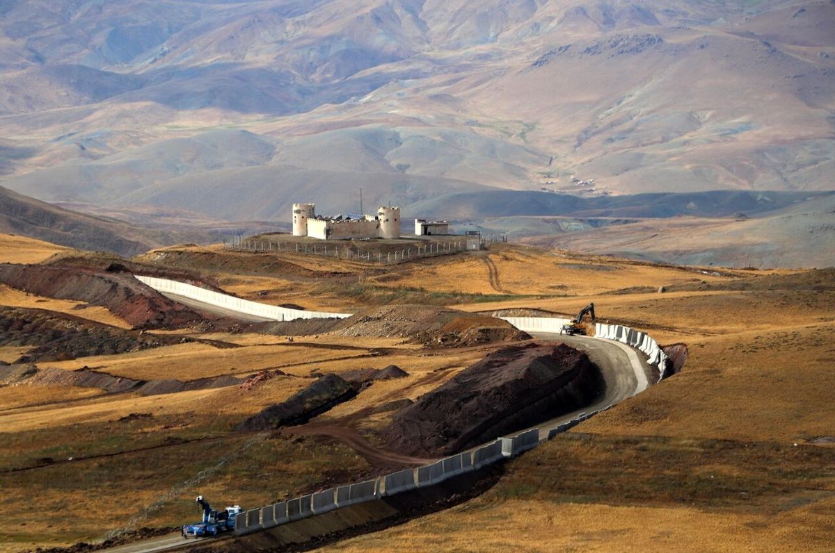 پشت پرده دیوارکشی ترکیه در مرز ایران/ اردوغان چگونه مهاجران افغانستانی در ایران را مهار کرد؟