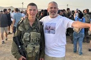 «حنظله» تلفن‌همراه چهره نزدیک به نتانیاهو را هک کرد/ عکس