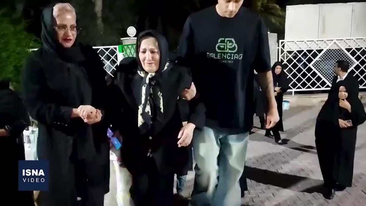بی‌قراری های سوزناک مادر مرحوم امید جهان/ ویدئو