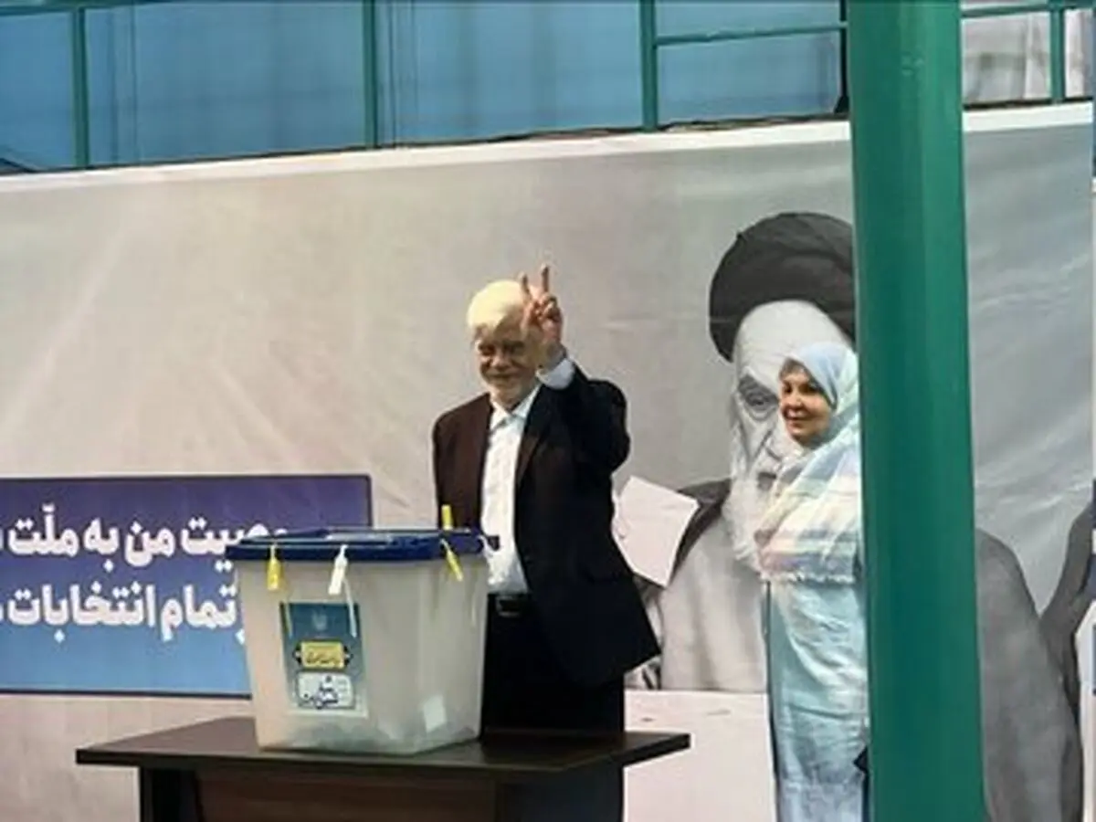 عارف: آینده ایران را به تنفر از گذشته گره نزنیم
