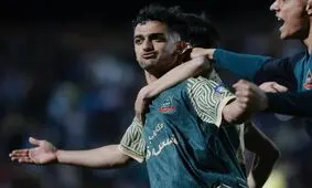 فردوسی‌پور: فخریان با شمس‌آذر قرارداد نداشت و بازیکن آزاد بود/ پرسپولیس بابت این بازیکن ۱۵ میلیارد تومان به‌عنوان رضایتنامه پرداخت کرد
