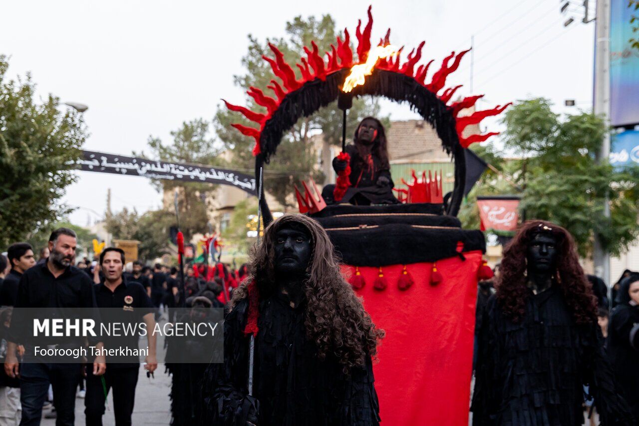 تصاویر: کاروان نمادین لشکر جن‌ها در نوش آباد