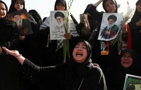 تصاویر متفاوت رویترز از حضور زنان در مراسم وداع با رهبر شهید در مصلی