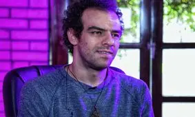 اعتراف آقای بازیگر، وقتی دلالی می‌کرد و در ناصر خسرو دارو می‌فروخت/ ویدئو