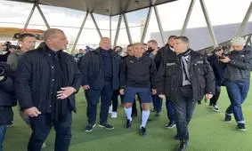 زیدان، نامزد راست افراطی در انتخابات ریاست جمهوری فرانسه را از زمین فوتبال بیرون کرد/ ویدئو