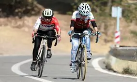 حرکات عجیب دختران دوچرخه سوار ایرانی/ ویدئو