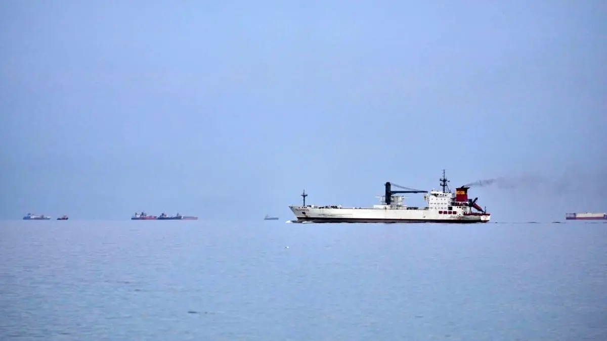 ترکیه: یک کشتی ترک را با اجازه ایران از تنگه عبور دادیم

