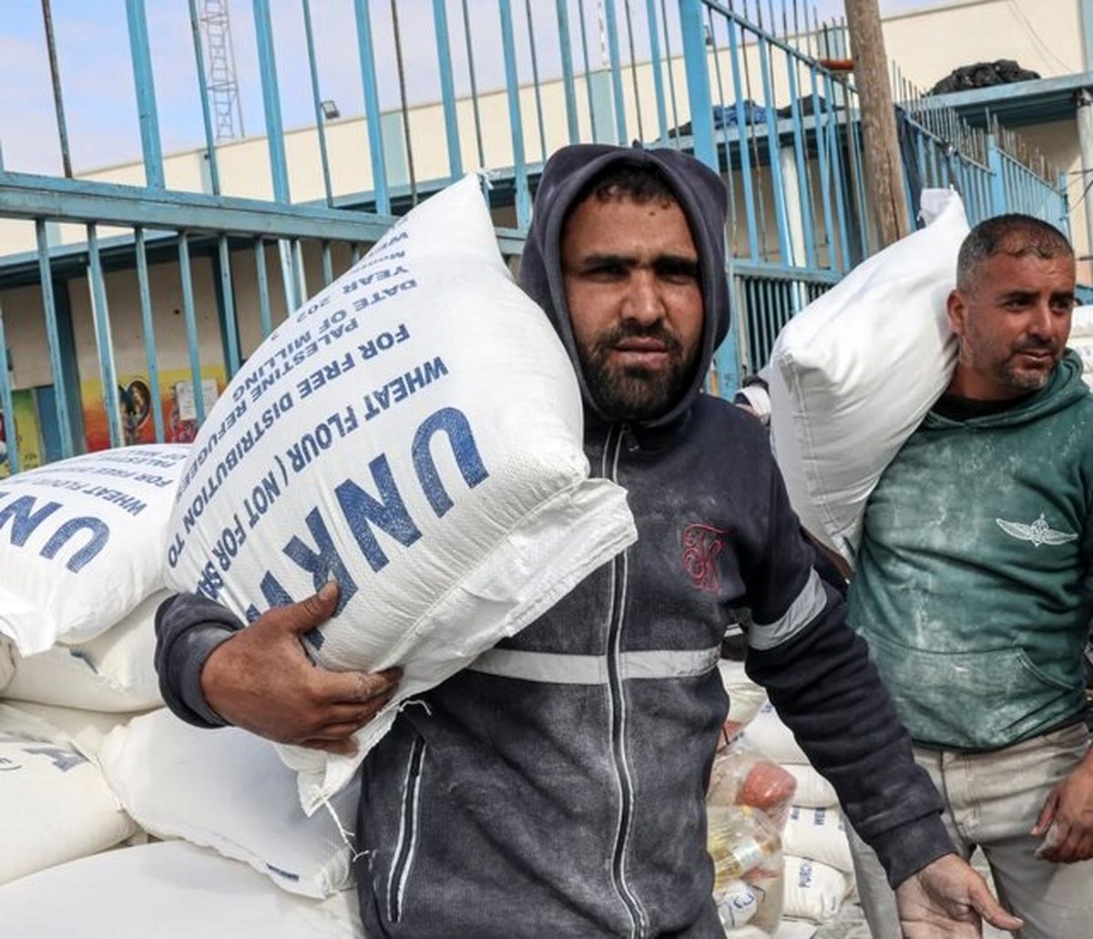 اولین کشتی حامل کمک‌ها بار خود را در سواحل غزه تخلیه کرد

