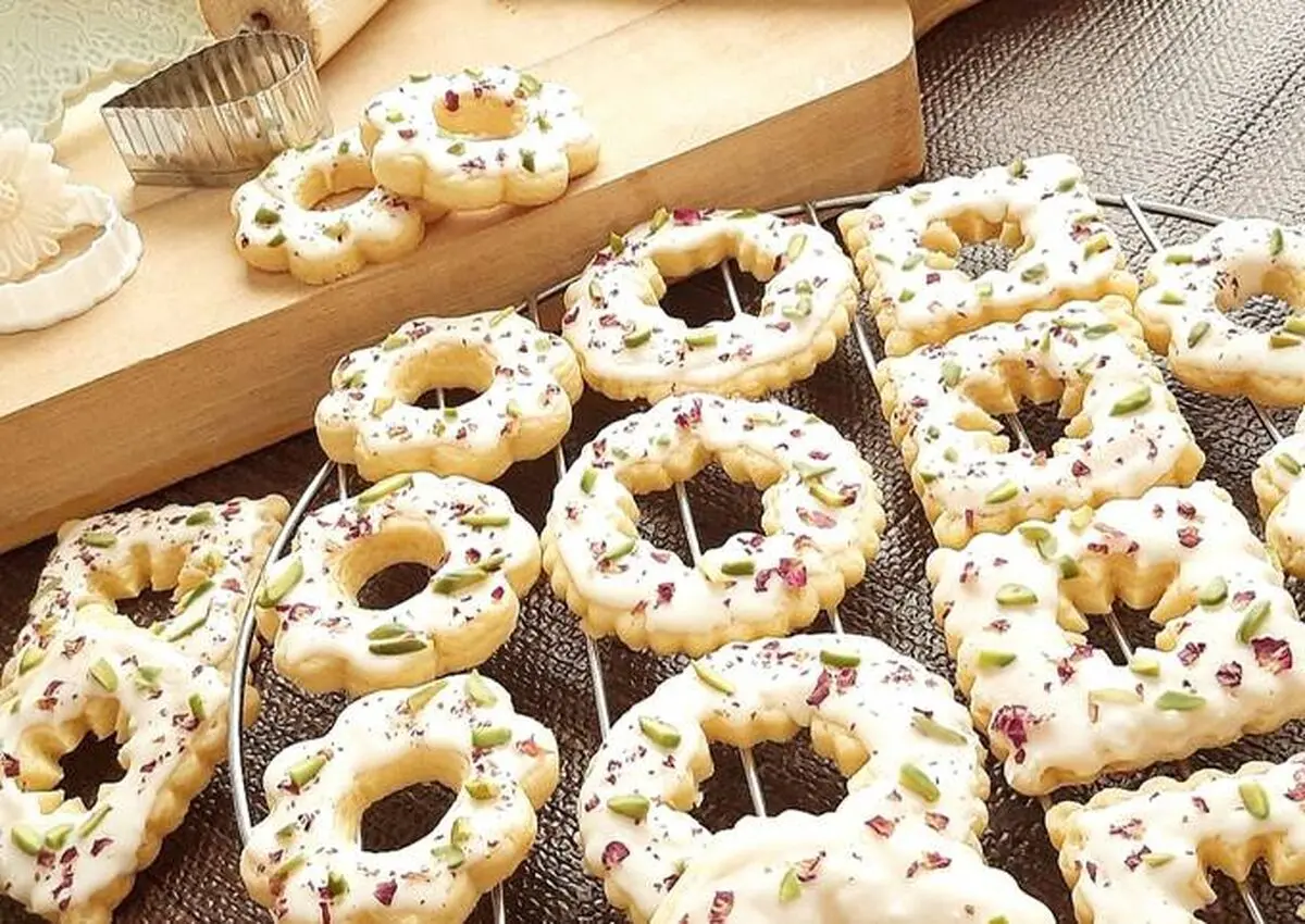 طرز تهیه شیرینی رینگ آجیلی خوشمزه و مقوی